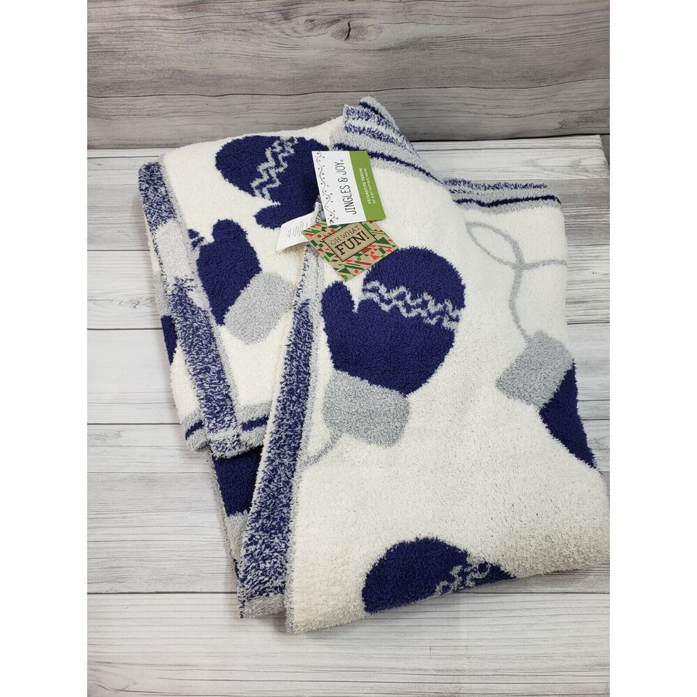 Jingle & Joy Winter Mittens Plush Fleece Throw Blanket